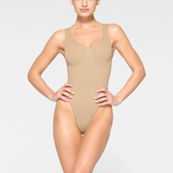 SKIMS Seamless Sculpt Bodysuit Scoop Neck Thong in Clay Tan Size 4XL NWOT - Picture 1 of 6